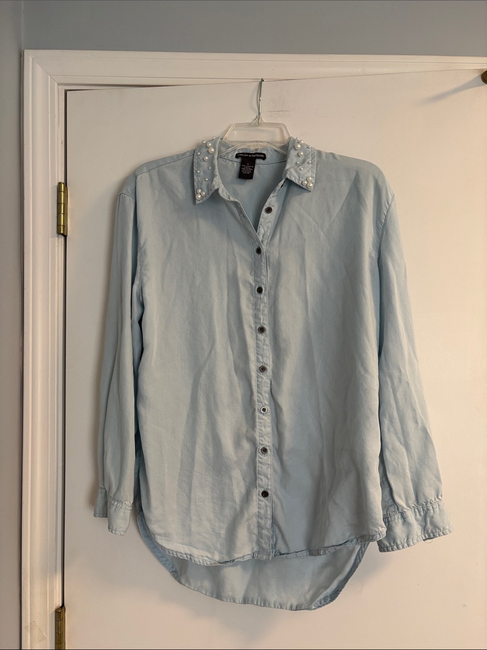 Chelsea & Theodore Light Blue Pearl-Trim Button-Down Shirt Small